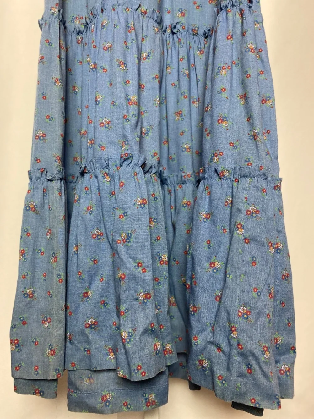 Vintage Womenʻs Light Blue Short Sleeve Prairie Style Floral Hawaiian Muʻumuʻu - Picture 4 of 15